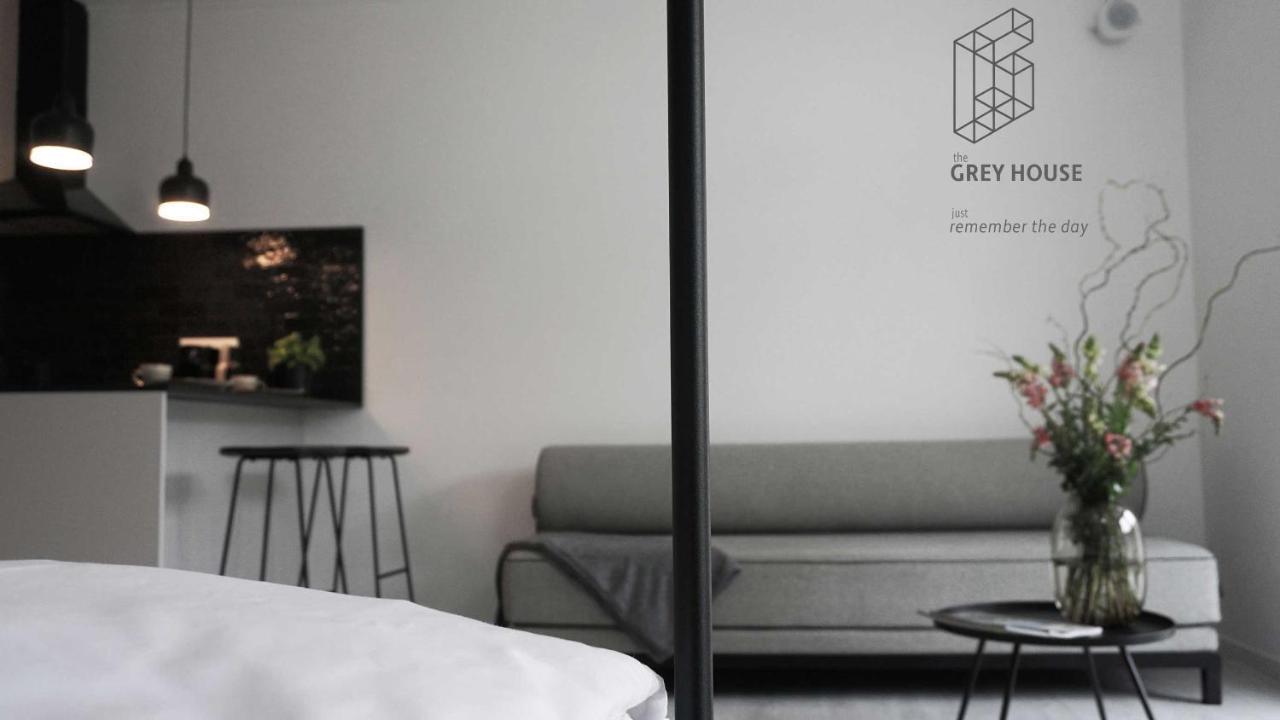 The Grey House Apartment Krov Exterior photo